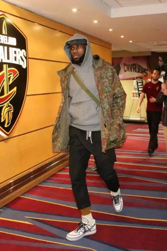 美记：米切尔的挫败感在加剧，贾莱特·阿伦成各队关注对象（美记：米切尔挫败感升级，贾莱特·阿伦成多队引援目标）