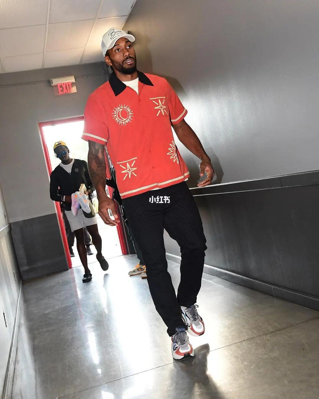 哈登助攻如潮又成球队节奏发动机（哈登妙传频出化身球队节奏引擎）