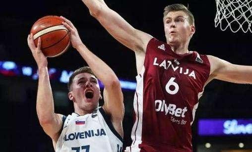 门兴0-0莱比锡，奥诺拉破门被吹，劳姆中框，门兴全场0射正（门兴0-0莱比锡：奥诺拉进球无效，劳姆中框，门兴整场零射正）