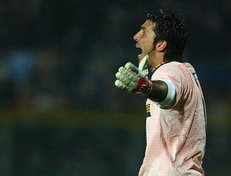 徐根宝：希望海港为国输送更多优秀球员，我们的目标是世界杯（徐根宝：期待海港为国培养更多精英球员，终极目标剑指世界杯）