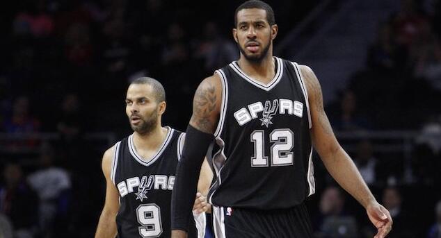 记者：世界杯抽签仪式开始前，大力神杯已经抵达华盛顿（记者：大力神杯已在世界杯抽签仪式前抵达华盛顿）