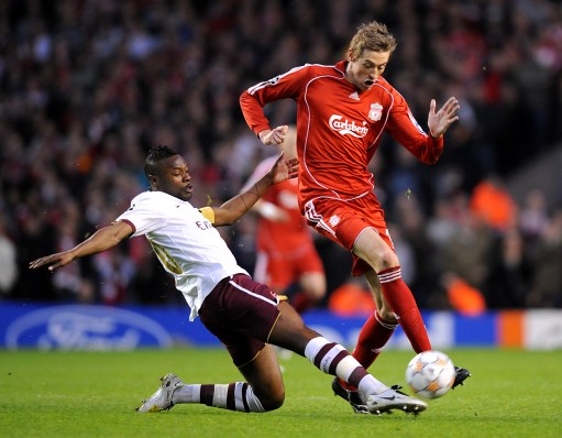 梅西神了！总决赛直塞+挑传助攻，一夜造2球，率队首次夺冠创纪录（梅西爆发：决赛直塞+挑传双助攻，一夜造2球，带队首冠创纪录）