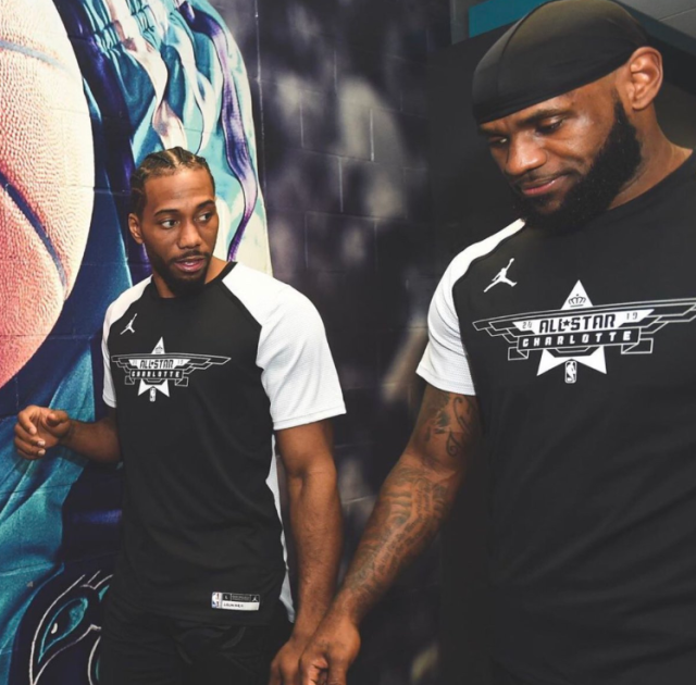 急眼了！迪亚洛冲筐裁判不吹暴怒吃到技犯（迪亚洛突破无哨怒喷裁判，当场吃到技术犯规）