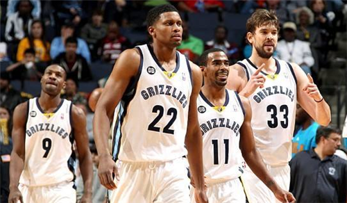 杨瀚森的竞技特点与球迷期待（杨瀚森：场上风格解析与球迷期许）