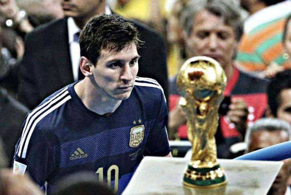 成都球迷怒喷自家球员：球迷和谁有仇你们就输谁，我们要不要脸？（成都球迷怒斥本队球员：遇到仇家就输？颜面何在？）