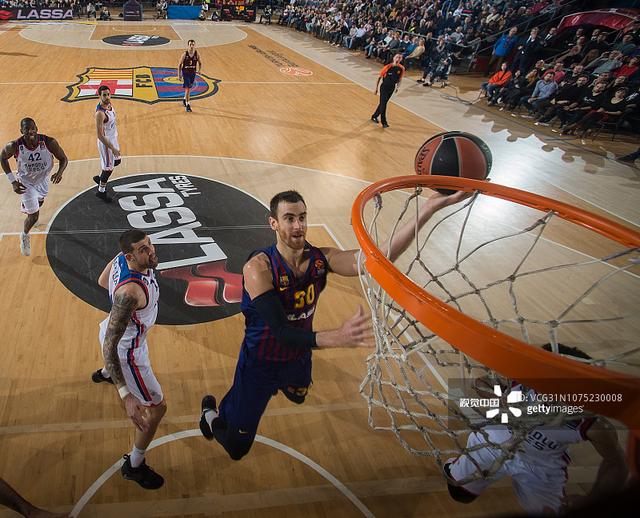 曼联防线稳固零封曼城德比胜利（曼联铁壁零封曼城，德比战告捷）