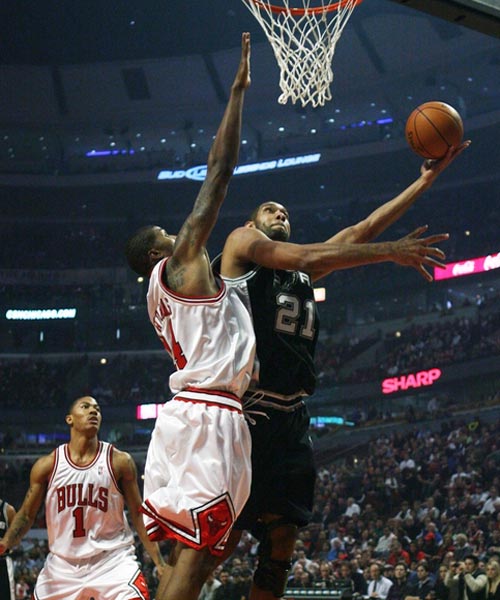 穿针引线！廖三宁连送助攻 里勒拉杆上进后邹雨宸反击暴扣（连线不断！廖三宁频送妙传 里勒拉杆打成后邹雨宸快攻重扣）