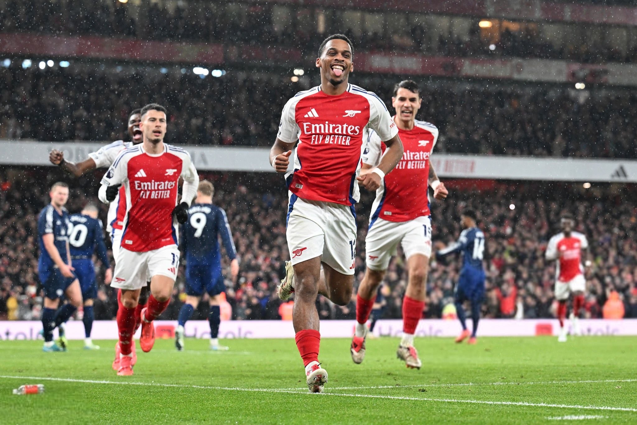 埃贝尔谈马丁内利进球：若诺伊尔留在门线上可能还有机会扑救（埃贝尔评马丁内利破门：诺伊尔若守在门线上或仍有机会扑出）