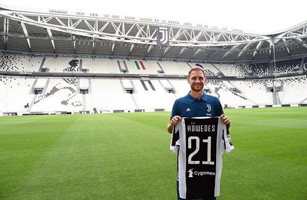 邓弗里斯：希望两到三周内复出，我们的球队就像一个大家庭（邓弗里斯：争取两三周内复出，球队氛围如同一家人）