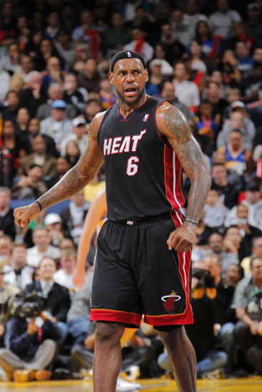 法尔克：诺伊尔续约可能目前是五五开，明年3月后会有最终决定（法尔克：诺伊尔续约前景各半，最终决定预计明年3月后出炉）