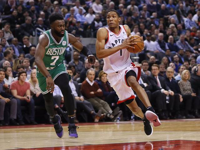 内维尔：卢克·肖防守时必须更强硬，他让后防的队友陷入两难（内维尔点名卢克·肖：防守强度需提升，别再让后防队友为难）