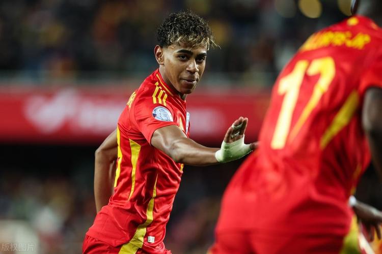 中超俱乐部财政状况恢复中（中超俱乐部财务逐步回暖）