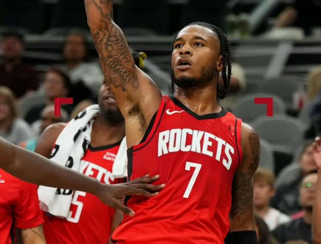 枪手vs蜜蜂首发出炉：马丁内利、梅里诺、马杜埃凯首发（阿森纳对阵蜜蜂首发名单公布：马丁内利、梅里诺、马杜埃凯先发）