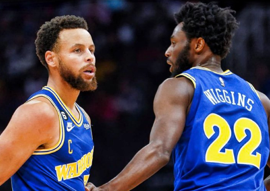 拜仁再度横扫对手，领先德甲积分榜（拜仁再献大胜，稳居德甲榜首）